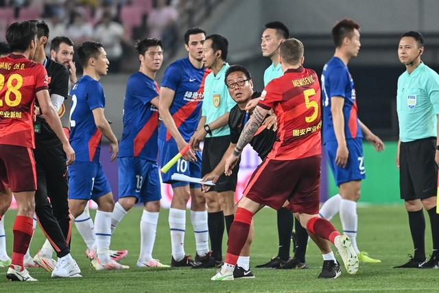 骑士总裁：哈登是个天才 我们需要他的传控 他让每个队友变得更好